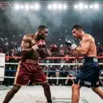 Deux boxeurs s'affrontent sur le ring sous les projecteurs