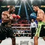 Deux boxeurs s'affrontent sur le ring du MGM Grand