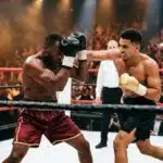 Deux boxeurs s'affrontant sur le ring devant un public enthousiaste